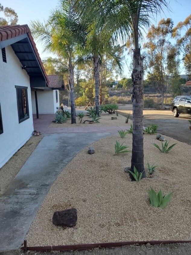 Foto principal - 4 Bedroom-3 Bathroom Single Story Home on ...