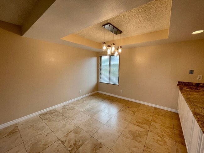 Building Photo - Great 2B/2BA Condo in Oceanside w/ Garage ...