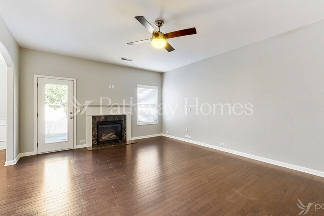 Building Photo - 3922 Lake Manor Way