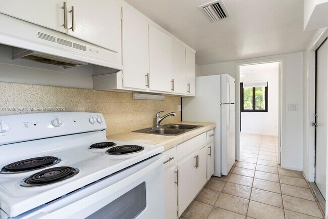 Foto del edificio - 1790 SE 23rd Avenue Unit 4B