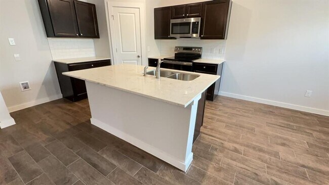 Foto del edificio - 17019 Oak Dr