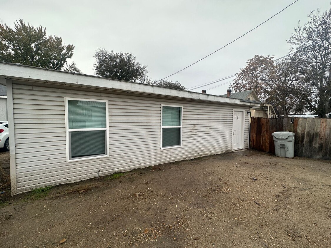Primary Photo - 709 Belmont