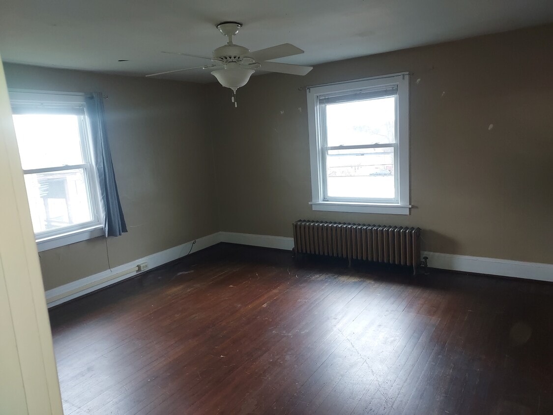 Foto principal - 143 S Spring Ave