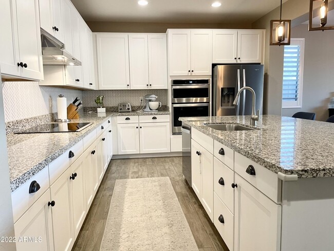 Building Photo - 2951 E Russell St