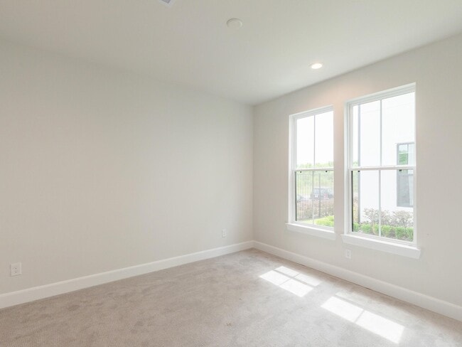 Building Photo - 2808 Grand Fountains Dr