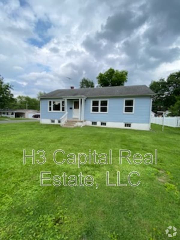 Building Photo - 212 N Edison St