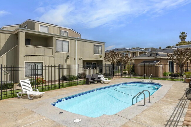 Foto del edificio - "Charming 1-Bed Oasis with Hardwood Elegan...