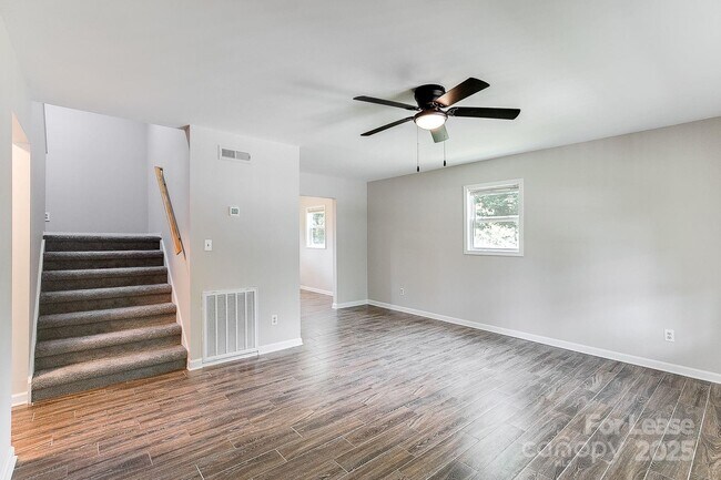 Foto del edificio - 4027 Bearwood Ave