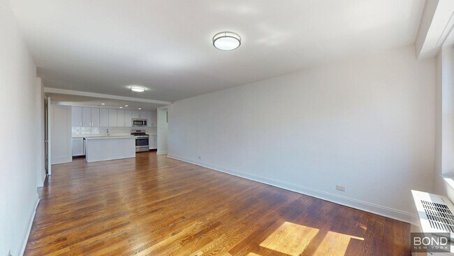 Building Photo - 145 E 16th St