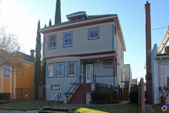 Building Photo - 3016-3018 I St