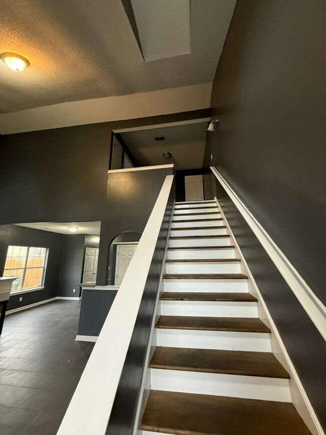 Building Photo - 3939 Lipscomb Dr