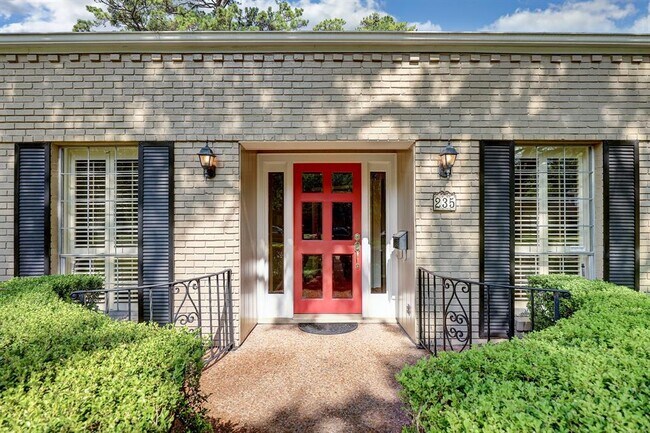 Building Photo - 235 Plantation Rd