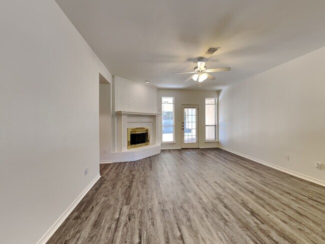 Building Photo - 2412 Boardwalk Dr