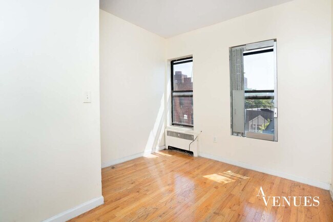 Building Photo - 252 E 110th St