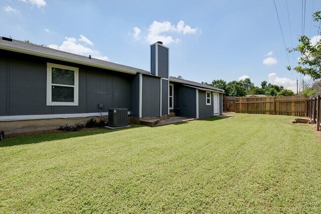 Nice backyard - 5900 Harwill Cir