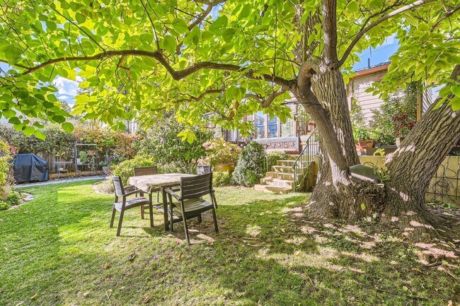 Building Photo - 2-Bedroom in Newlands with Secret Garden &...