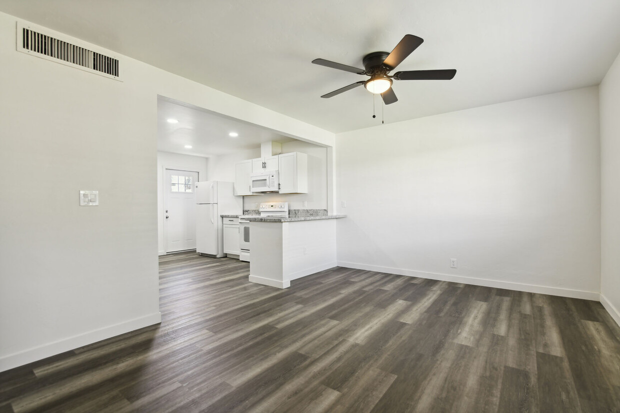 Primary Photo - 2211 S Granada Dr