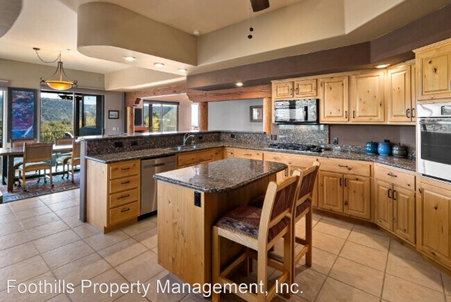 Building Photo - 530 Foothills S Dr