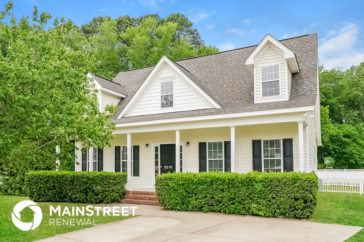 Primary Photo - 2010 Wild Iris Dr