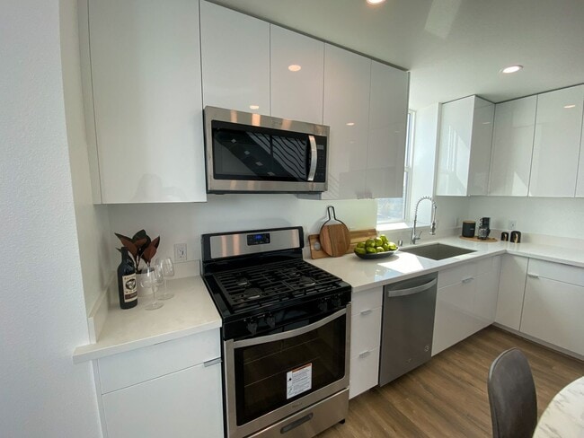 Building Photo - 4553 Saturn St