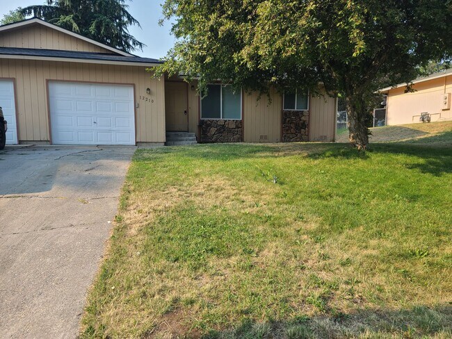 Building Photo - Parkway Dr Duplex