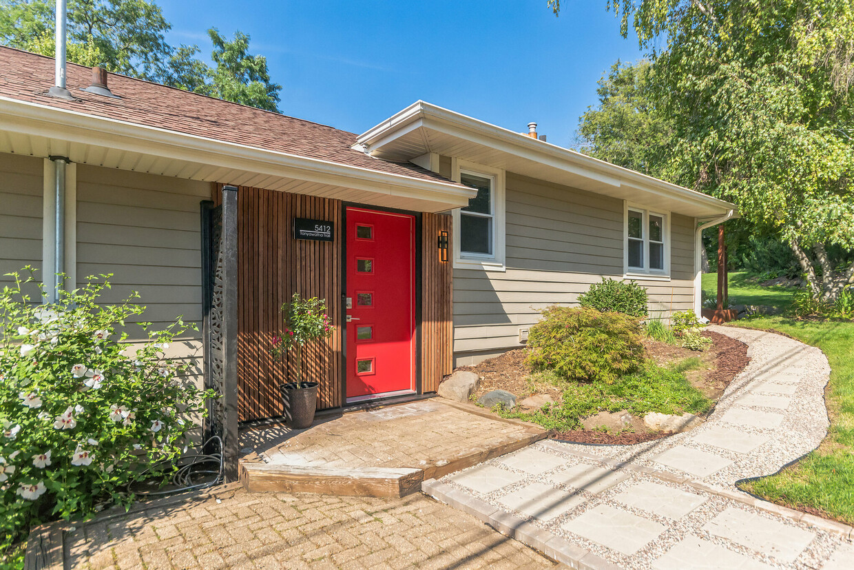 House front - 5412 Tonyawatha Trl