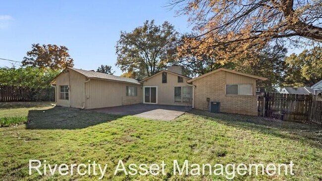 Building Photo - East Memphis Beauty!!!! Section 8 Welcomed...