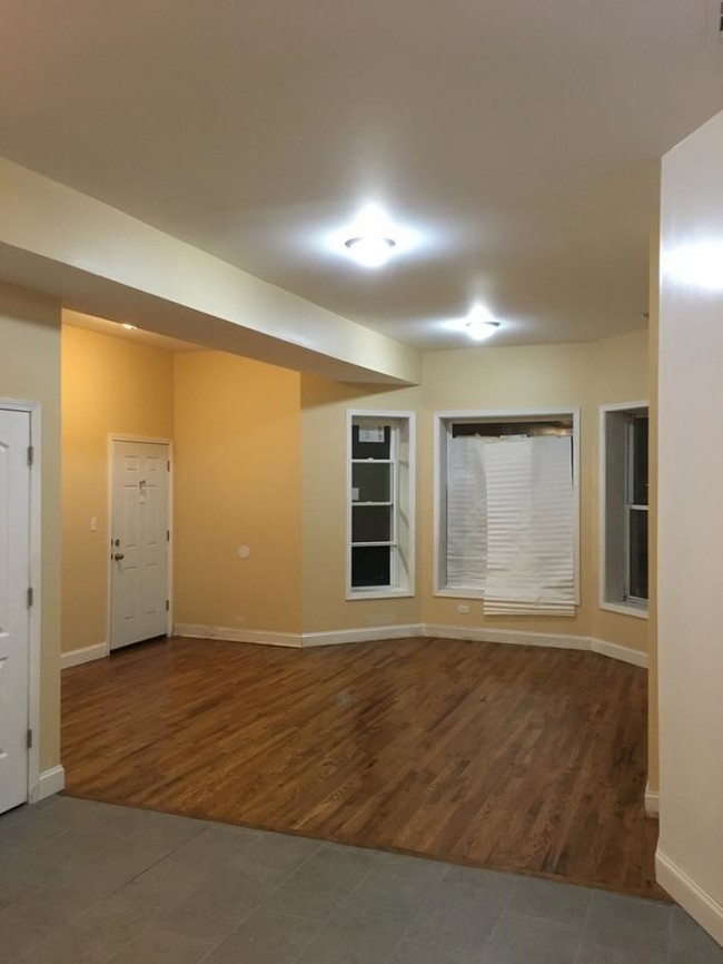Foto del edificio - 4 bedroom in Chicago IL 60624