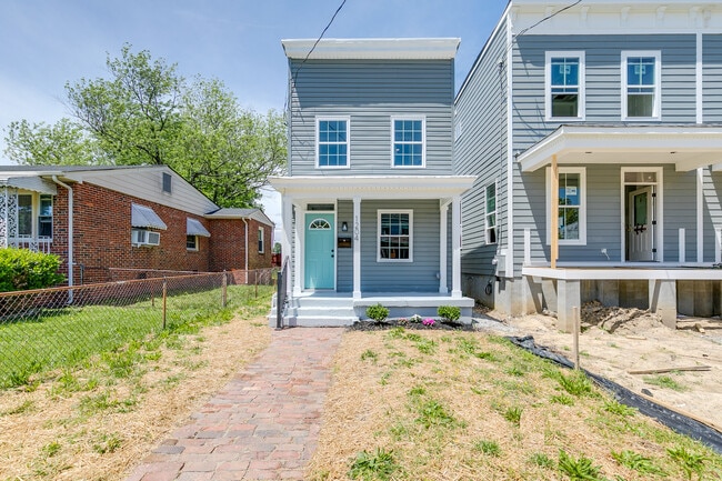 Building Photo - 1204 N 32nd St