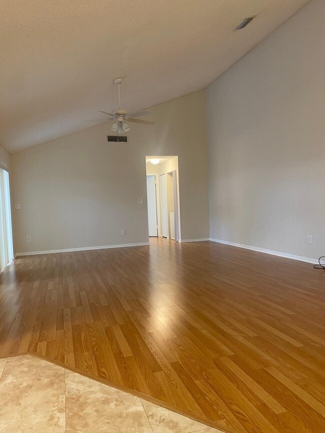 Building Photo - 1230 Summit Pl Cir