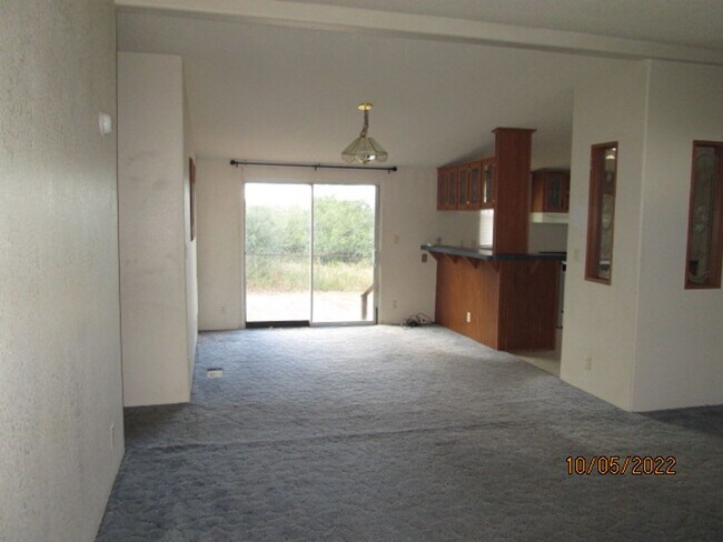 Building Photo - Close to I-10 for easy communte