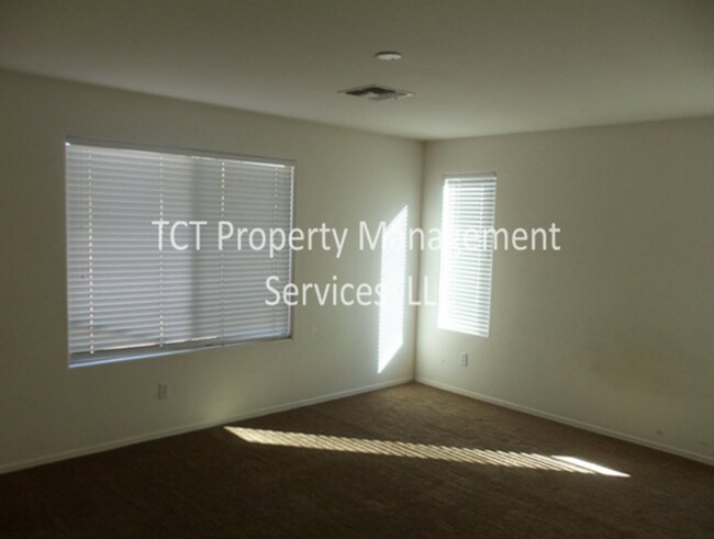 Foto del edificio - 4 bed/2 bath in Centerra