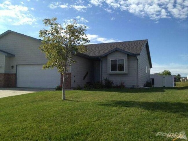 Building Photo - SPACIOUS | 3 BEDROOM | TOWNHOME | LOCATED ...