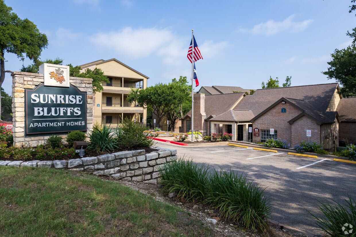 Sunrise Bluffs Apartments in Austin, TX