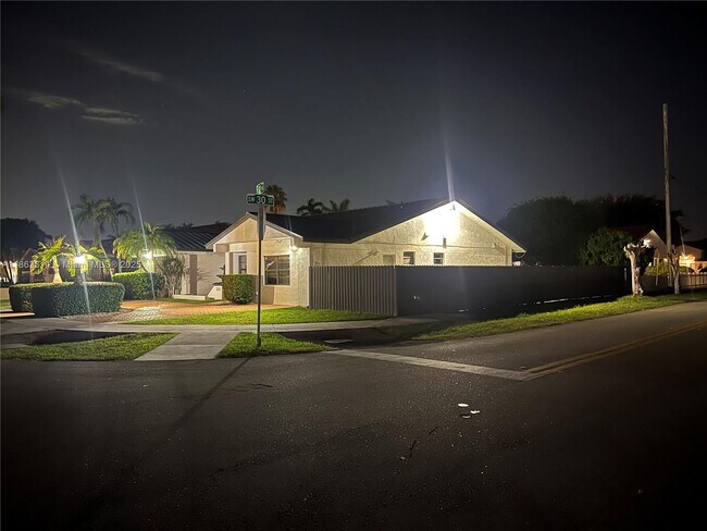 Foto del edificio - 3010 SW 132nd Ave