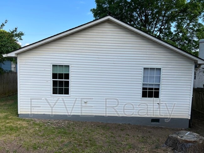 Building Photo - 228 Douglas Ave