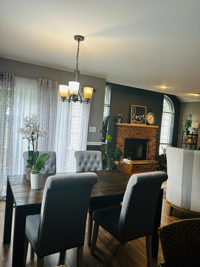 Foto del edificio - 611 Country Acres Ct