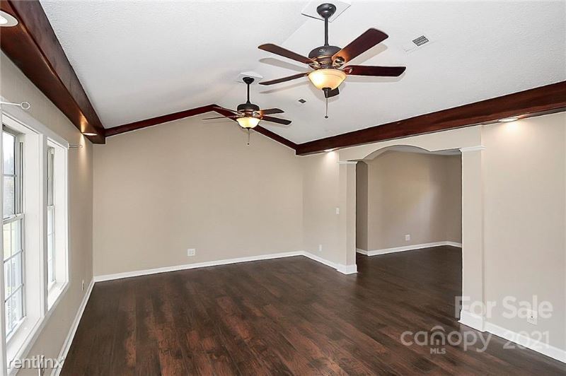 Building Photo - 4 br, 2 bath Mobile Home - 140 Thoroughbre...