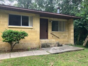 Building Photo - 4511 SW 71st Terrace