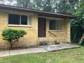 Building Photo - 4511 SW 71st Terrace