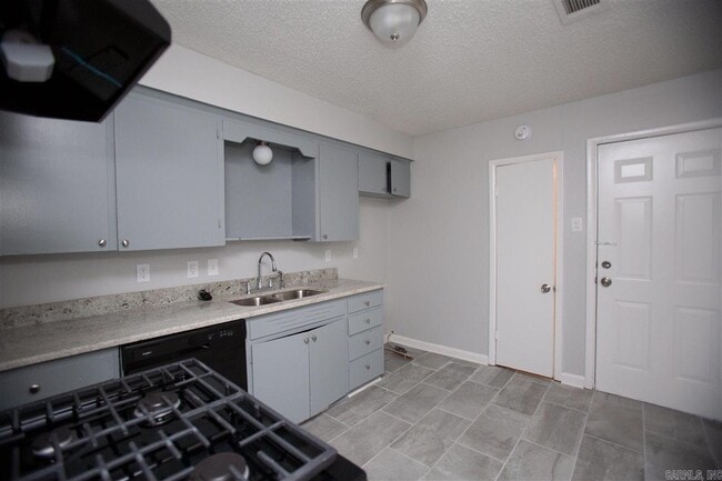 Building Photo - 9110 Woodford Dr