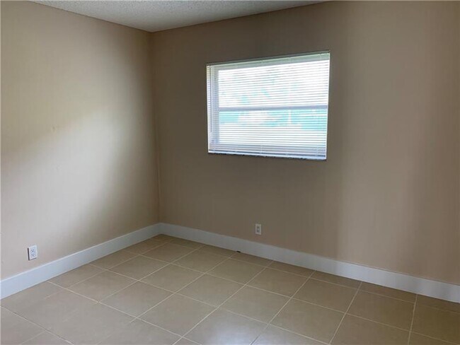 Foto del edificio - 5180 NE 6th Ave