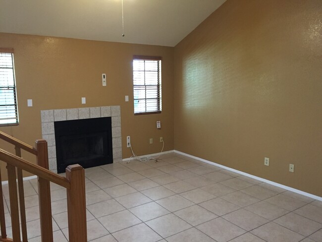 Building Photo - 2 Bedroom Gilbert Condo!