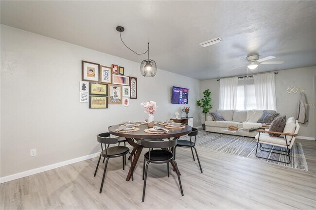 Building Photo - 4320 SW 74th Terrace