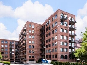 Building Photo - 3235 Roswell Rd