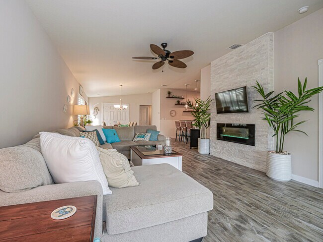 Building Photo - 5395 Dominica St