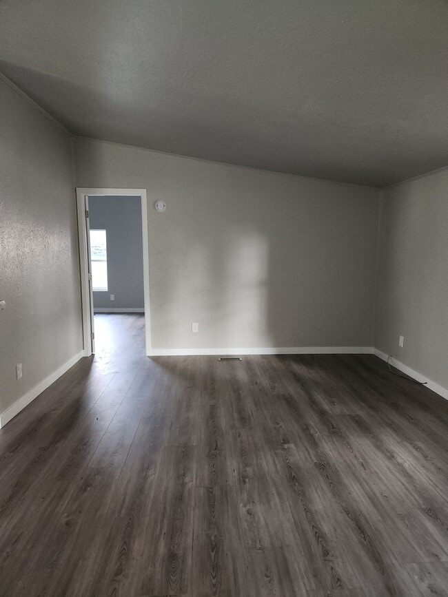 Building Photo - 3-bedroom 2 bath House