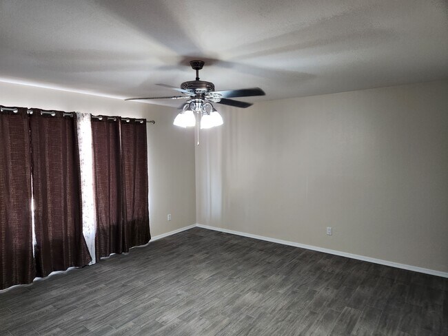 Foto del edificio - 8207 E Mitchell Dr