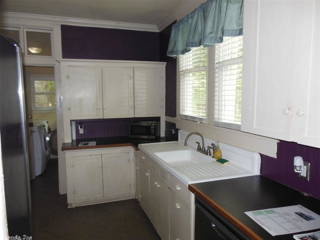 Building Photo - 112 N Palm St