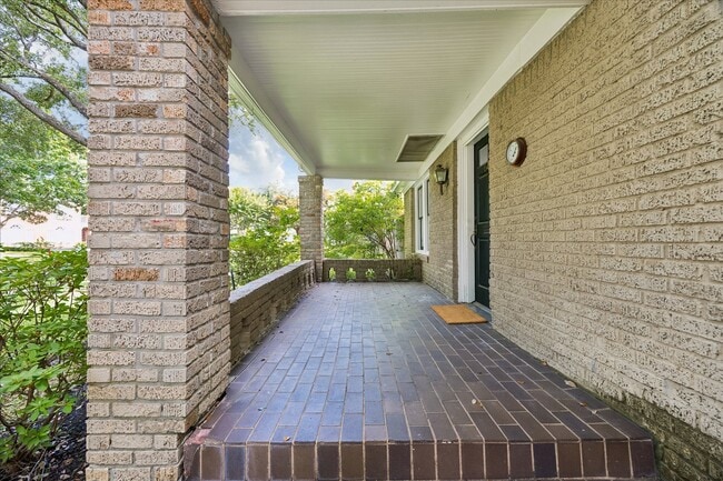 Building Photo - 6417 Westchester St